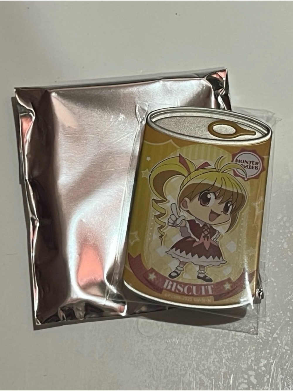 Hunter X Hunter Biscuit Decorative Can Pin - Yellow